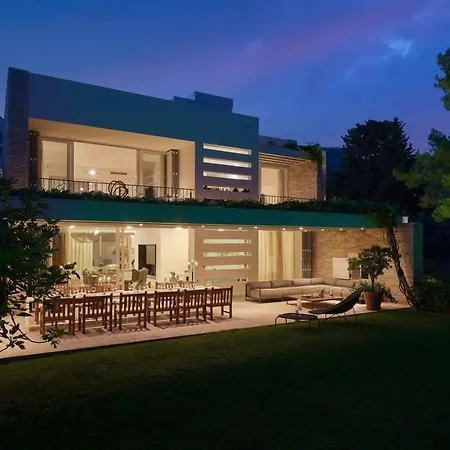 Champion Family Close To Beautiful Villa