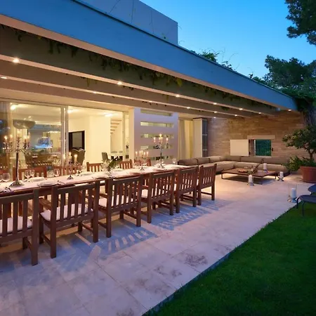 Champion Family Close To Beautiful Villa Bol